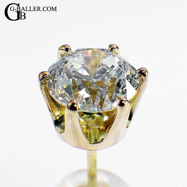 ダイヤモンドを損なわないデザインと重量感が違います。