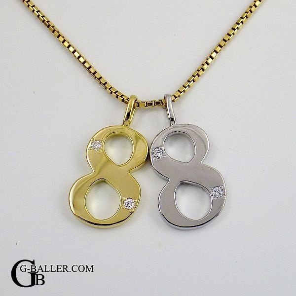 ナンバー8ペンダントも非常に人気です。
