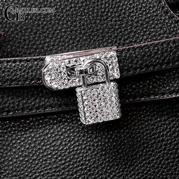 カデナ部分にホワイトのスワロフスキーをデコしました。