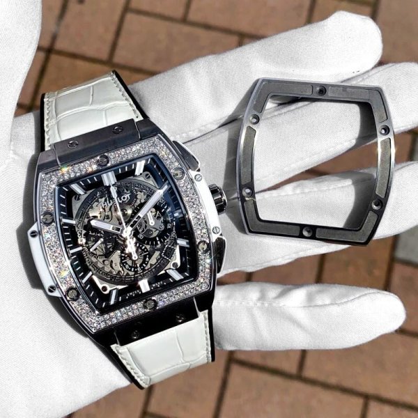 純正ベゼルはそのままご返却致します。