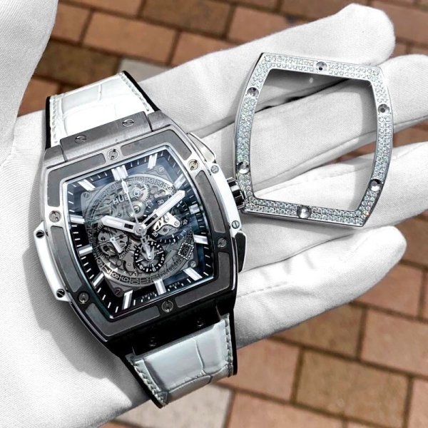 いつでも純正ベゼルに戻す事も可能です。