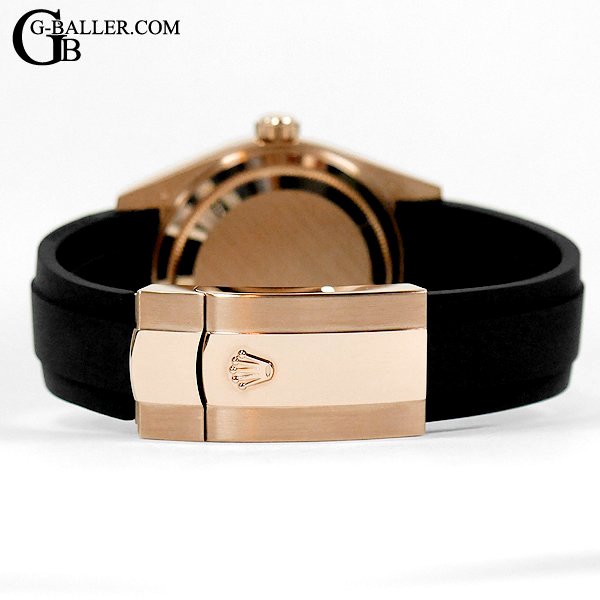 フレックスラバーとエバーローズゴールド製バックル