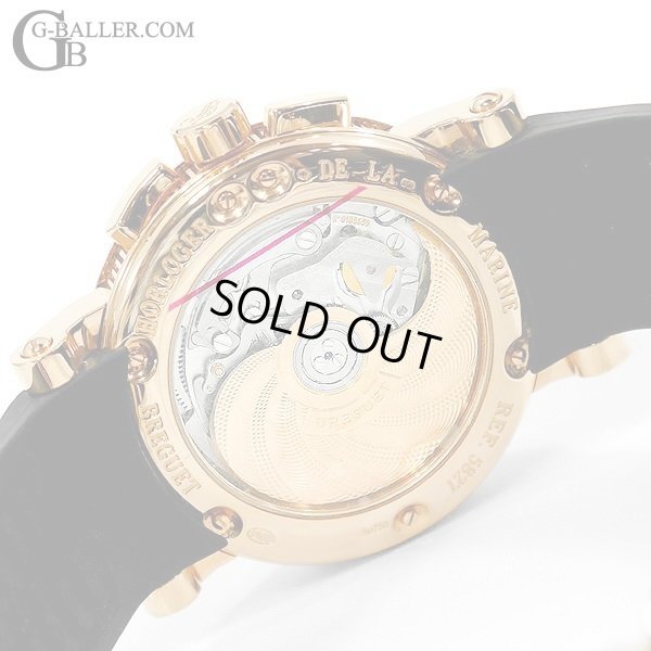 バックスケルトンから覗けるムーブメント