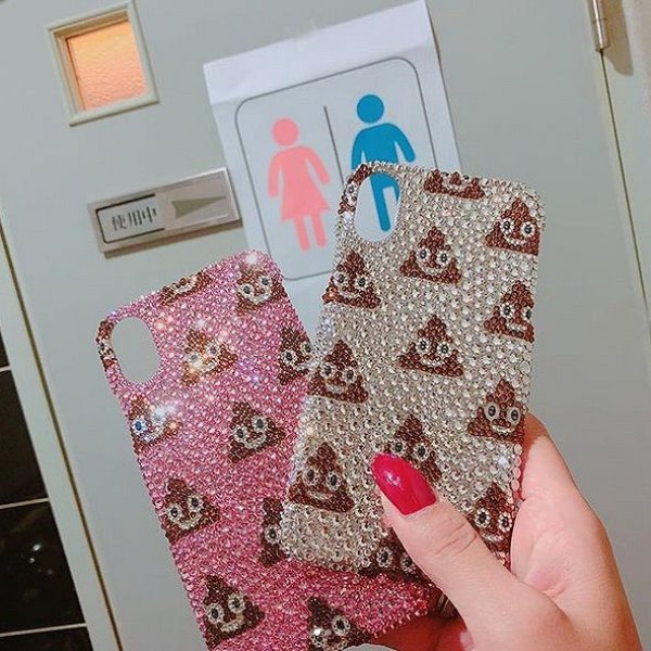 人気のキャラク うんちくん をデザインした デコケースです。