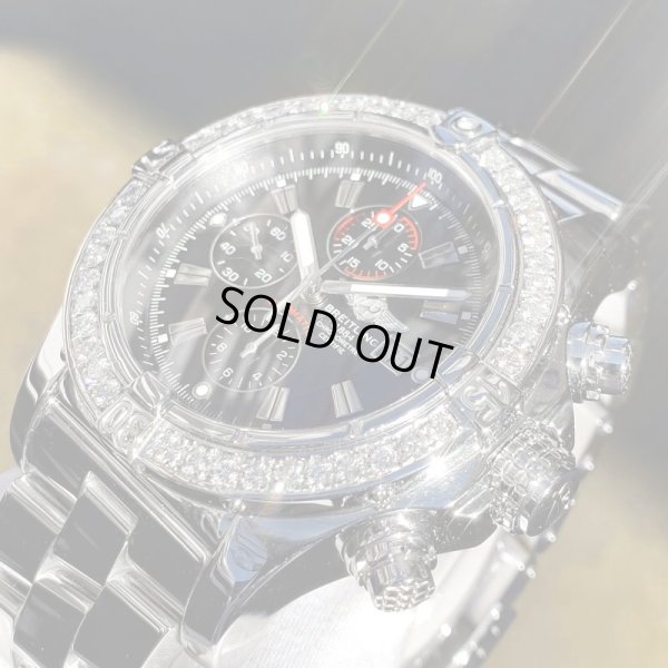 角度で様々な表情を見せてくれるダイヤベゼル