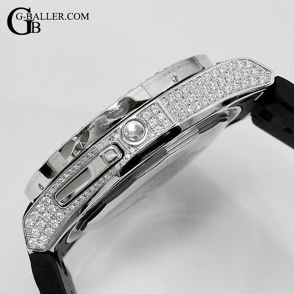 ベゼル、ケースの全面にダイヤ加工を施しました。