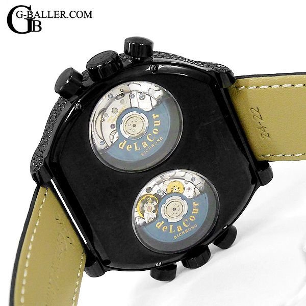 裏蓋もガラスを抜いて綺麗にPVDコーティングを施します。