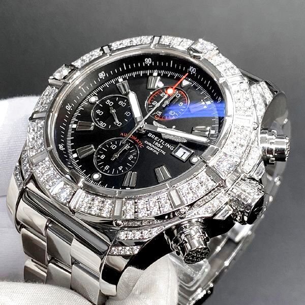 ケース、リューズ周りにもダイヤ加工致します。