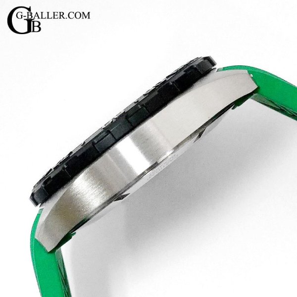 ケースにも傷は殆んど御座いません。