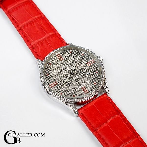 切れてしまった時計ベルトを修理し、新品に交換致します。