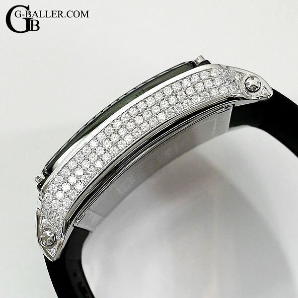 全面にダイヤカスタムを施したパヴェダイヤです。