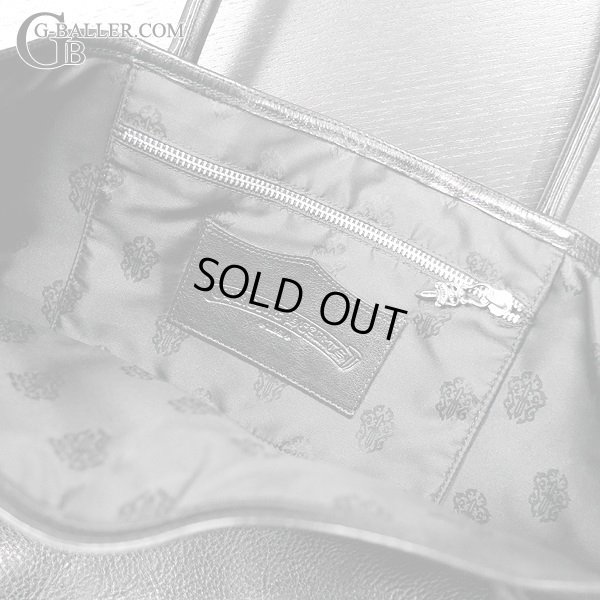 内側にはCHROME HEARTSのレザーラベル