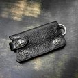 画像1: CHROME HEARTS クロムハーツ レザーキーケース ブラック ヘビーレザー クロスボタン | W2-250819 (1)