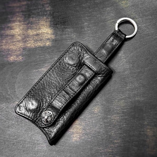 画像2: CHROME HEARTS クロムハーツ レザーキーケース ブラック ヘビーレザー クロスボタン | W2-250819