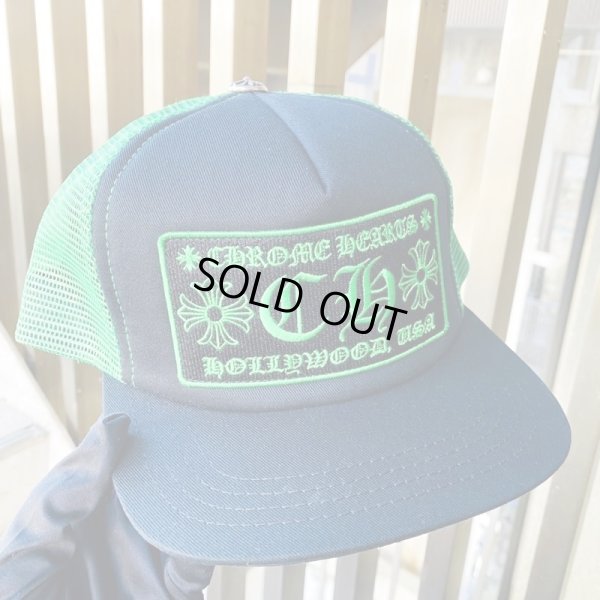 2021年新作のトラッカーキャップ ブラックxグリーン