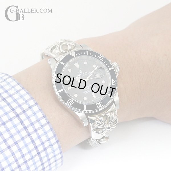 ROLEXサブマリーナの人気モデルがベースです。