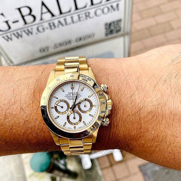 いやらしさを感じさせないロレックスのデイトナ金無垢