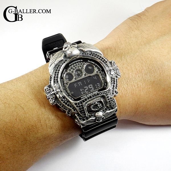 CHROME HEARTS等と合わせるのが人気です。