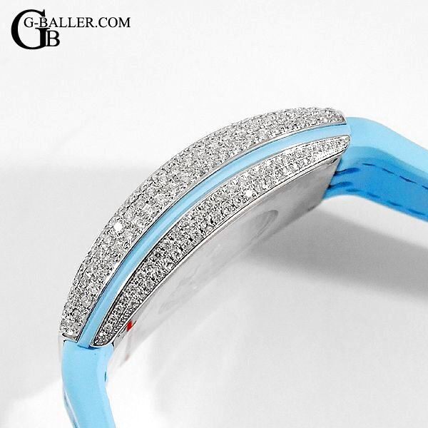 ケース下にもダイヤモンドが留められてます。