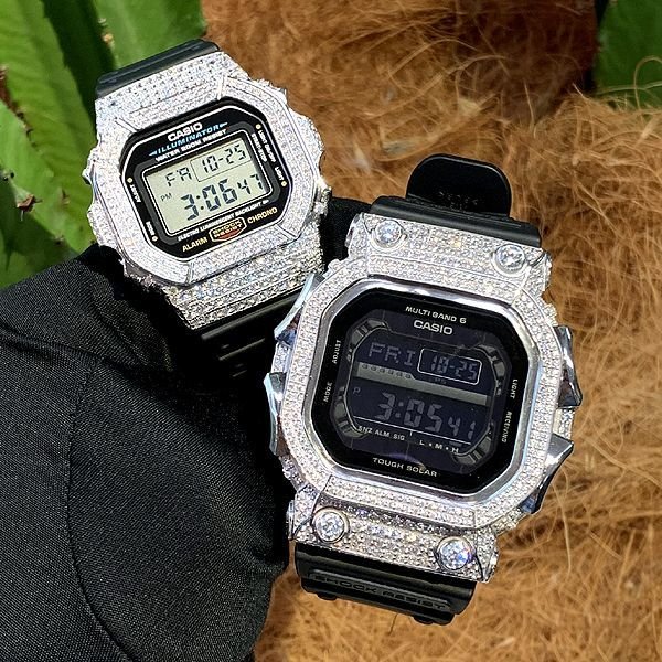 DW5600カスタムと比較したサイズ感です。