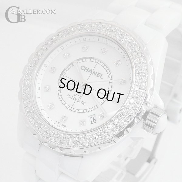 文字盤に12ポイントのダイヤが装飾されております。