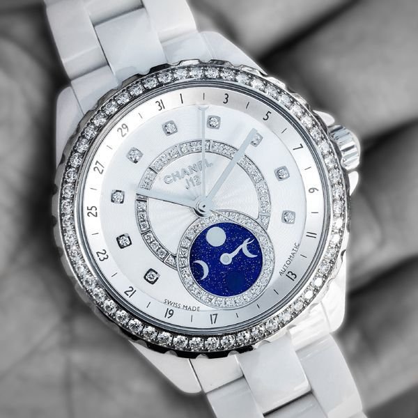 国内在庫の少ない希少シャネルJ12時計