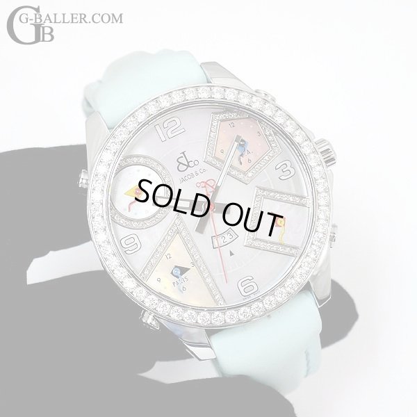 マザーオブパール文字盤にもダイヤが留められてます。