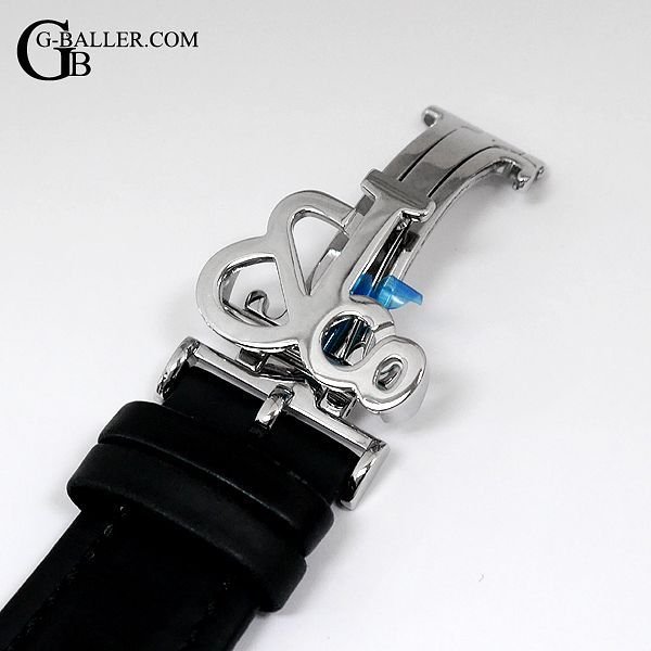 ベルトバックルはご希望でダイヤバックルへの変更も可能です。