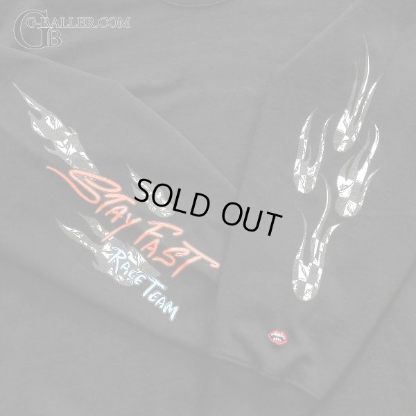 両袖にはMATTYBOYのグラフィティプリントが施されてます。