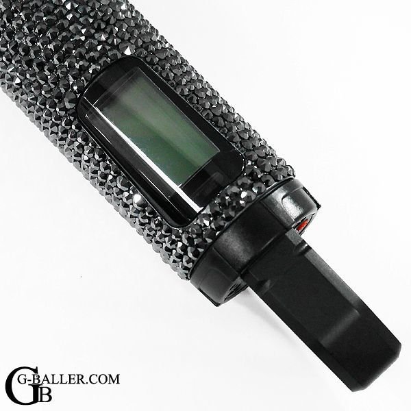 細かい部分まで スワロフスキーで 装飾致します。