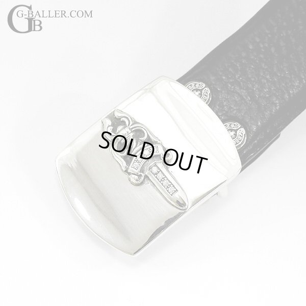 ダガー部分にダイヤが留められたアイテム