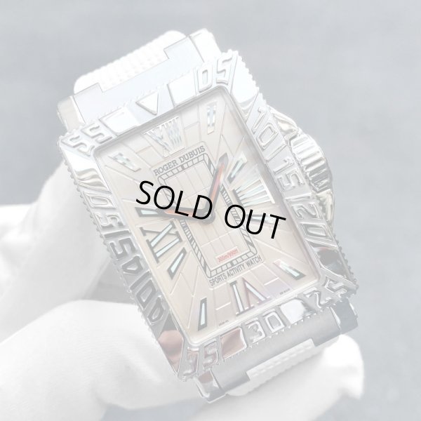 シャンパン文字盤のシーモア 世界限定888本