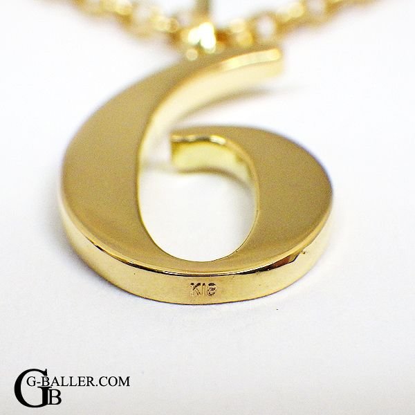 18金素材を証明する刻印面となります。