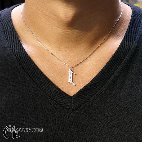 ナンバー1ペンダント着用例