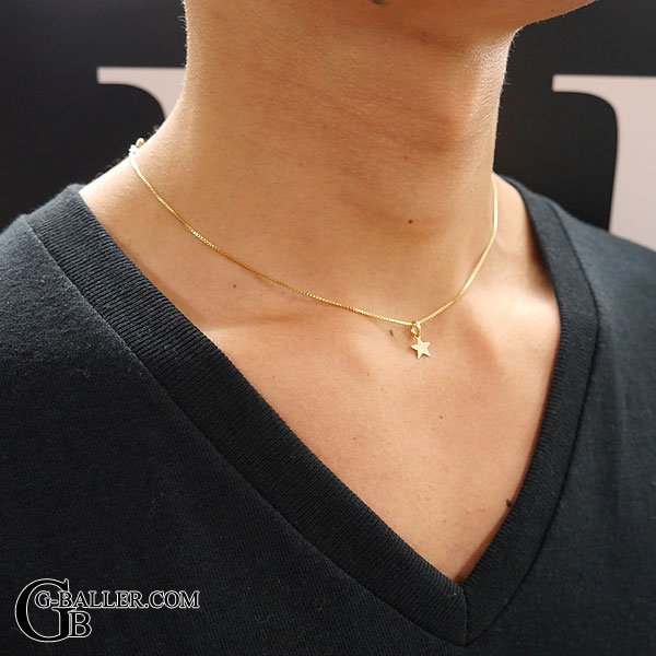 さりげないダイヤがオシャレ。