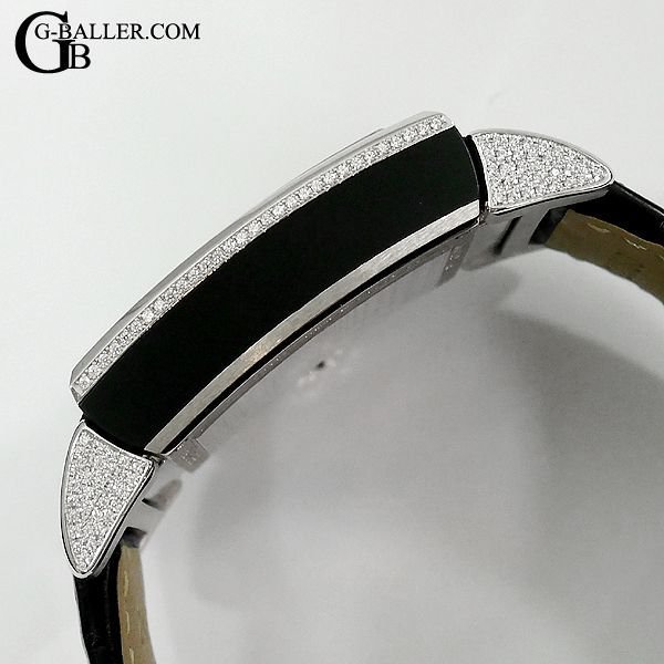 ドゥグリソゴノ ウノのベゼルとケースにダイヤ加工を致します。