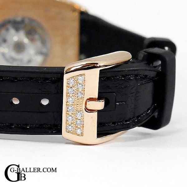 コチラのV32SC ATはベルトバックルにんもダイヤが留められております。