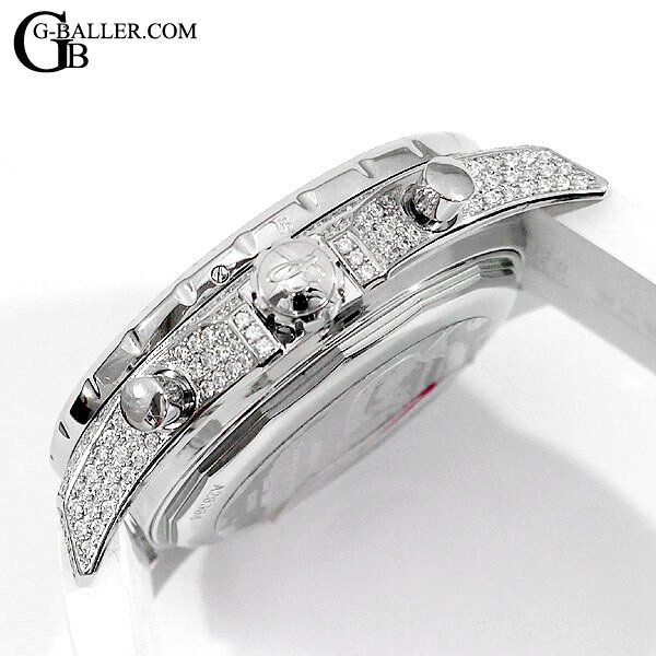 ケース全面にダイヤを敷き詰めたパヴェダイヤカスタムです。