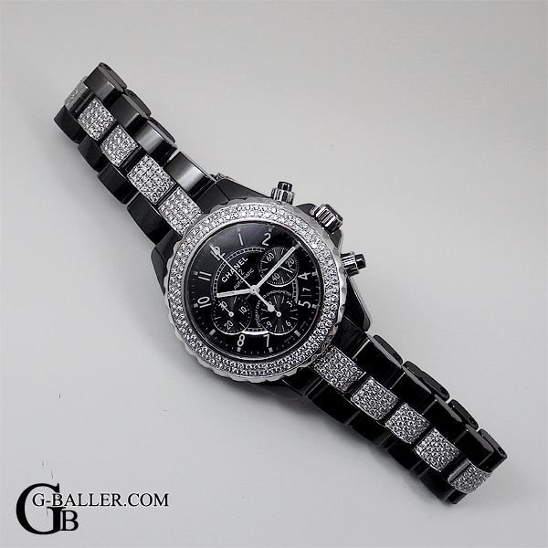 CHANEL J12の中でも特に人気の高いフルダイヤ